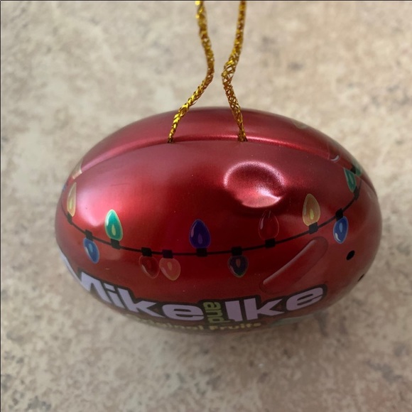 Collectibles Mike and Ike Original Fruit Metal Tin Ornament 4” x 4”. - Picture 4 of 5